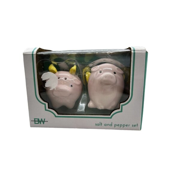 When Pigs Fly Salt & Pepper Shakers Set Anthropomorphic Boston Warehouse - Picture 2 of 8
